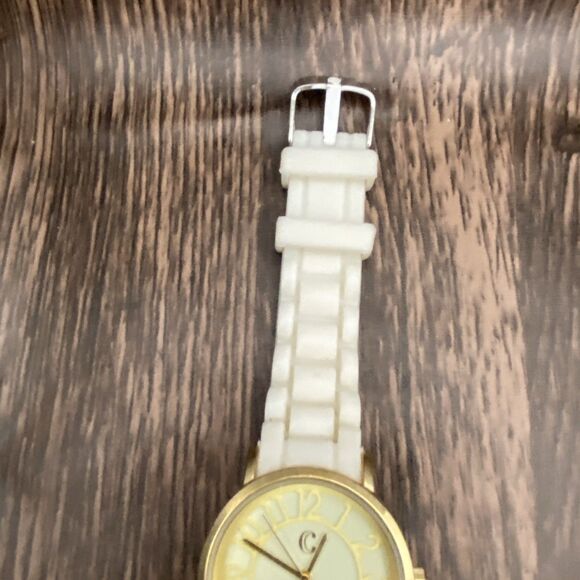 Gold Tone Ladies Watch New Battery White Silicone Band - Picture 3 of 9